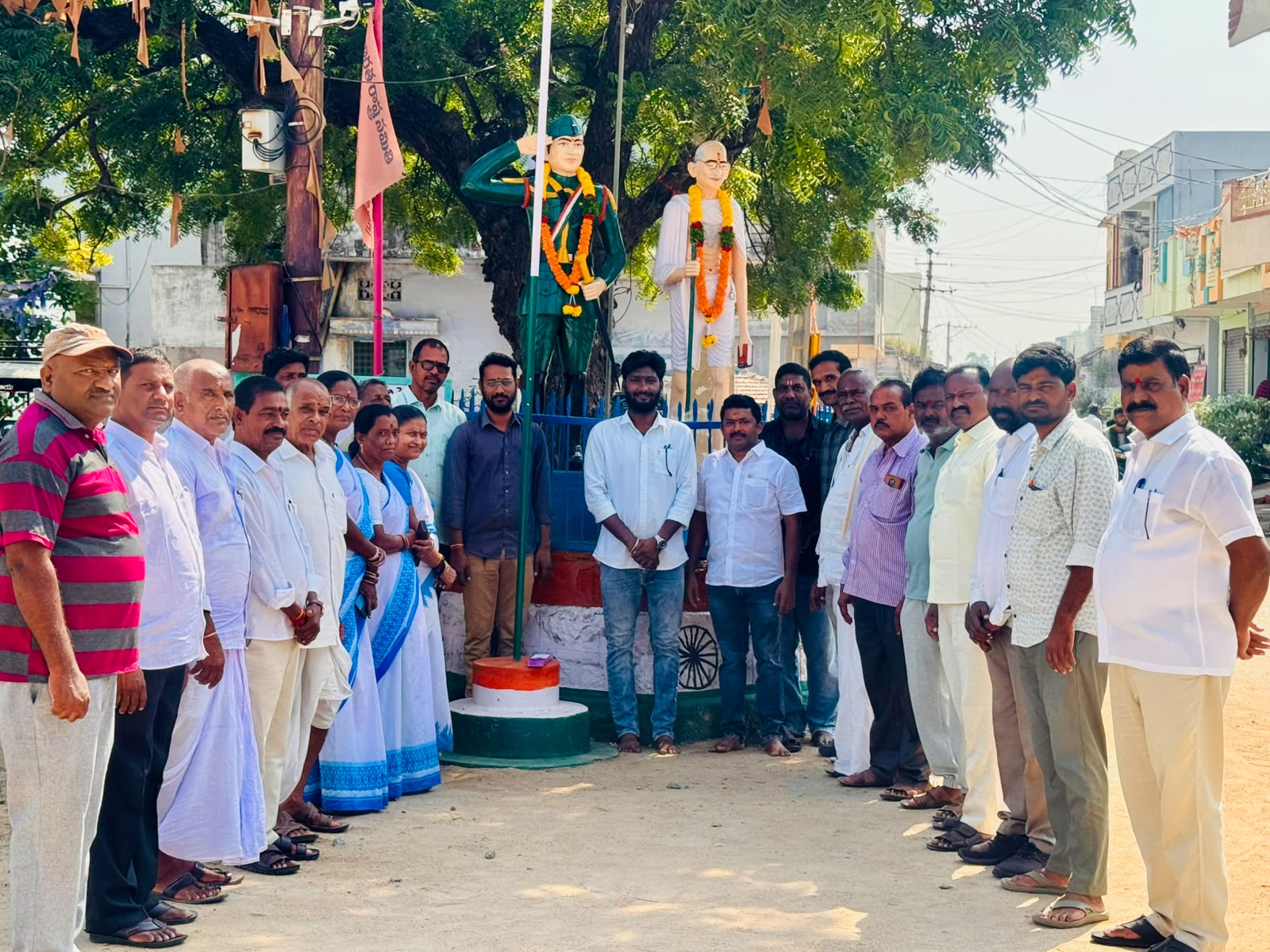 గాంధీ జయంతి సందర్భంగా ఘనంగా నివాళులు!